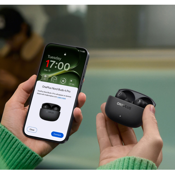 showing the moment when you connect the earbuds to the mobile phone
